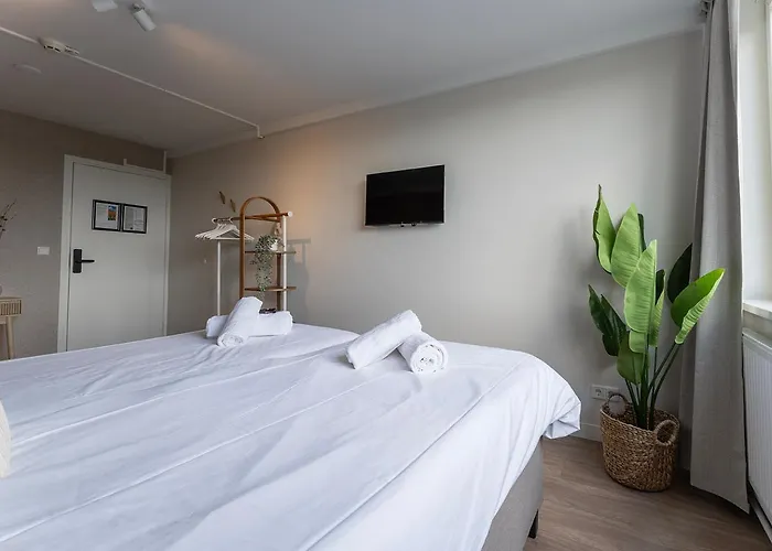 Cozy Budget W Shared Facilities Near